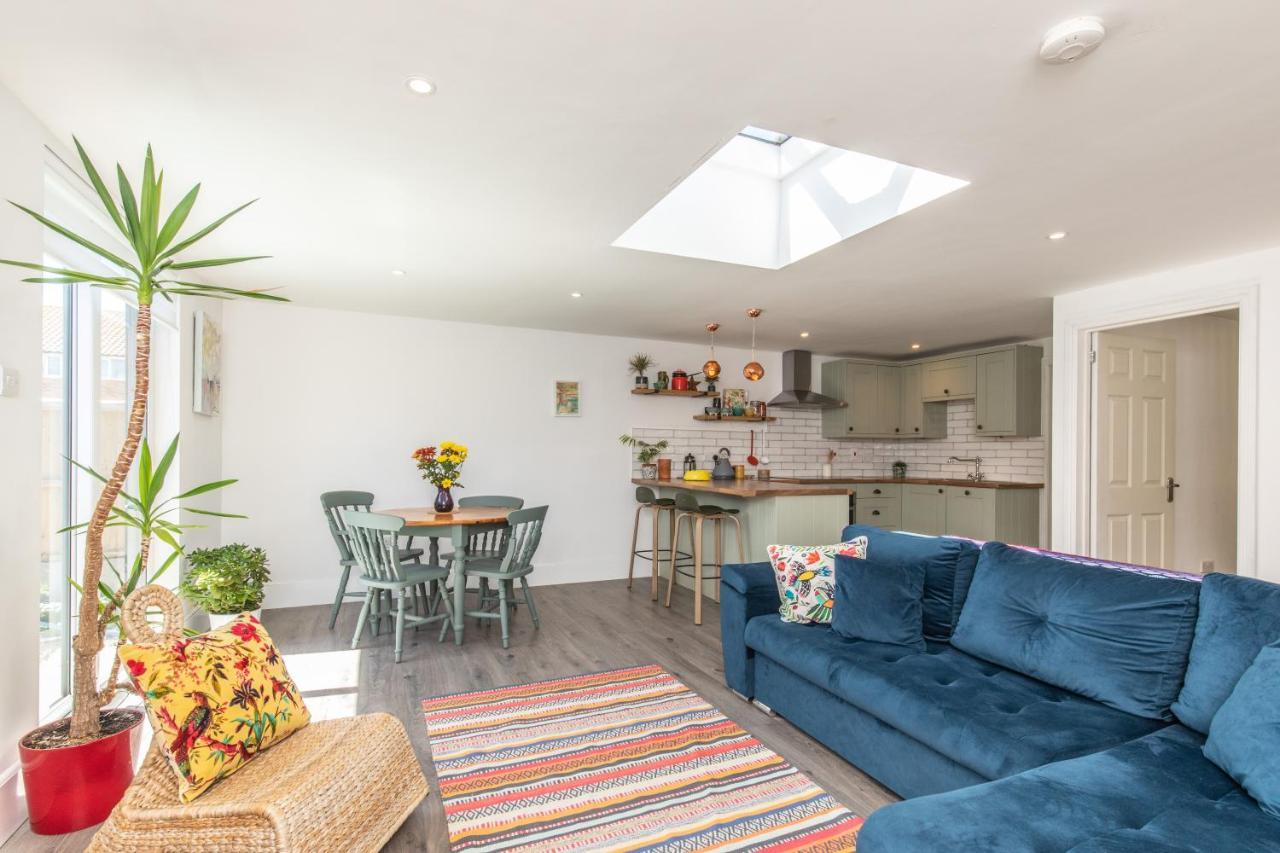 Beach, Hills, Food, Scenic Walks-The Kelp House. Peacehaven Exterior photo