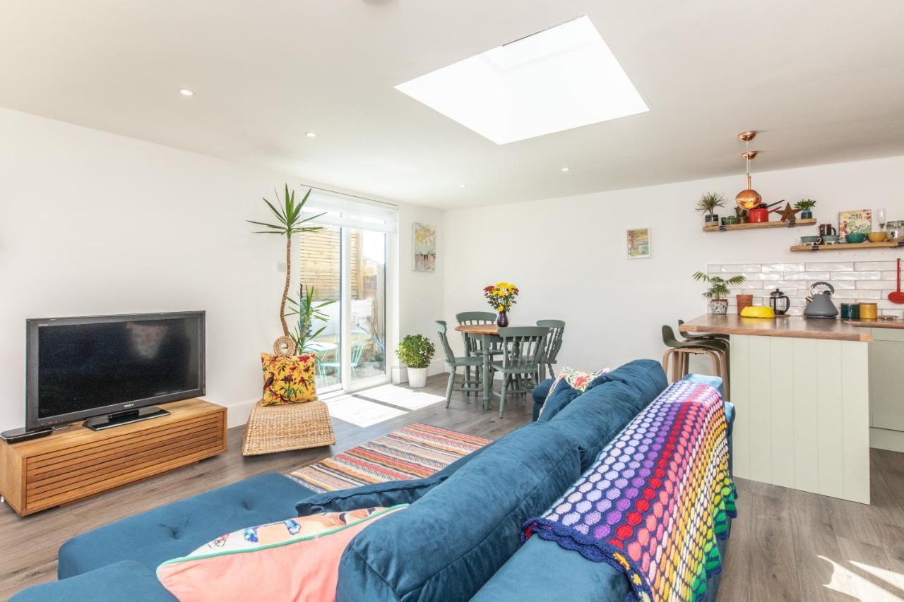 Beach, Hills, Food, Scenic Walks-The Kelp House. Peacehaven Exterior photo